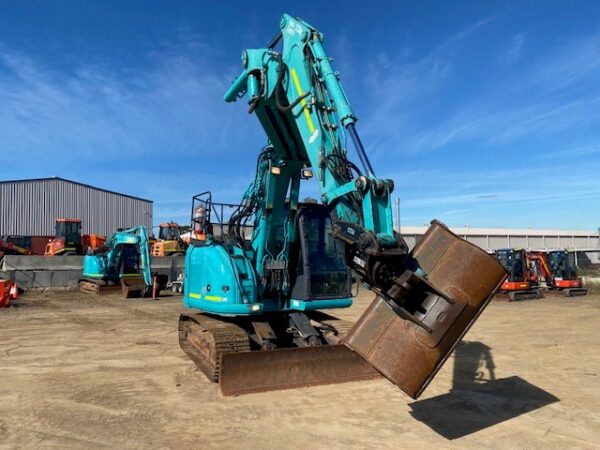 Kobelco SK135SR-3 13.5T Off Set Boom Excavator (Knuckle/Tilt Hitch)