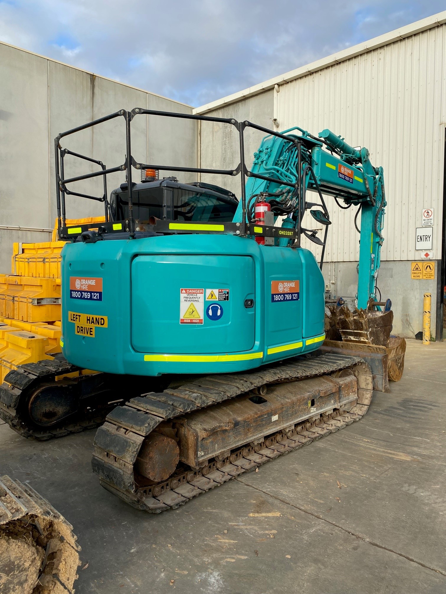 Kobelco SK135SR-3 13.5T Off Set Boom Excavator (Knuckle)